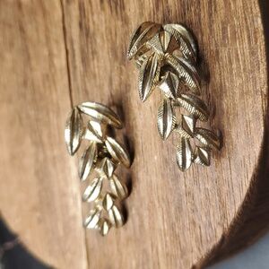 E2144 vintage unsigned‎ lisner clip on earrings